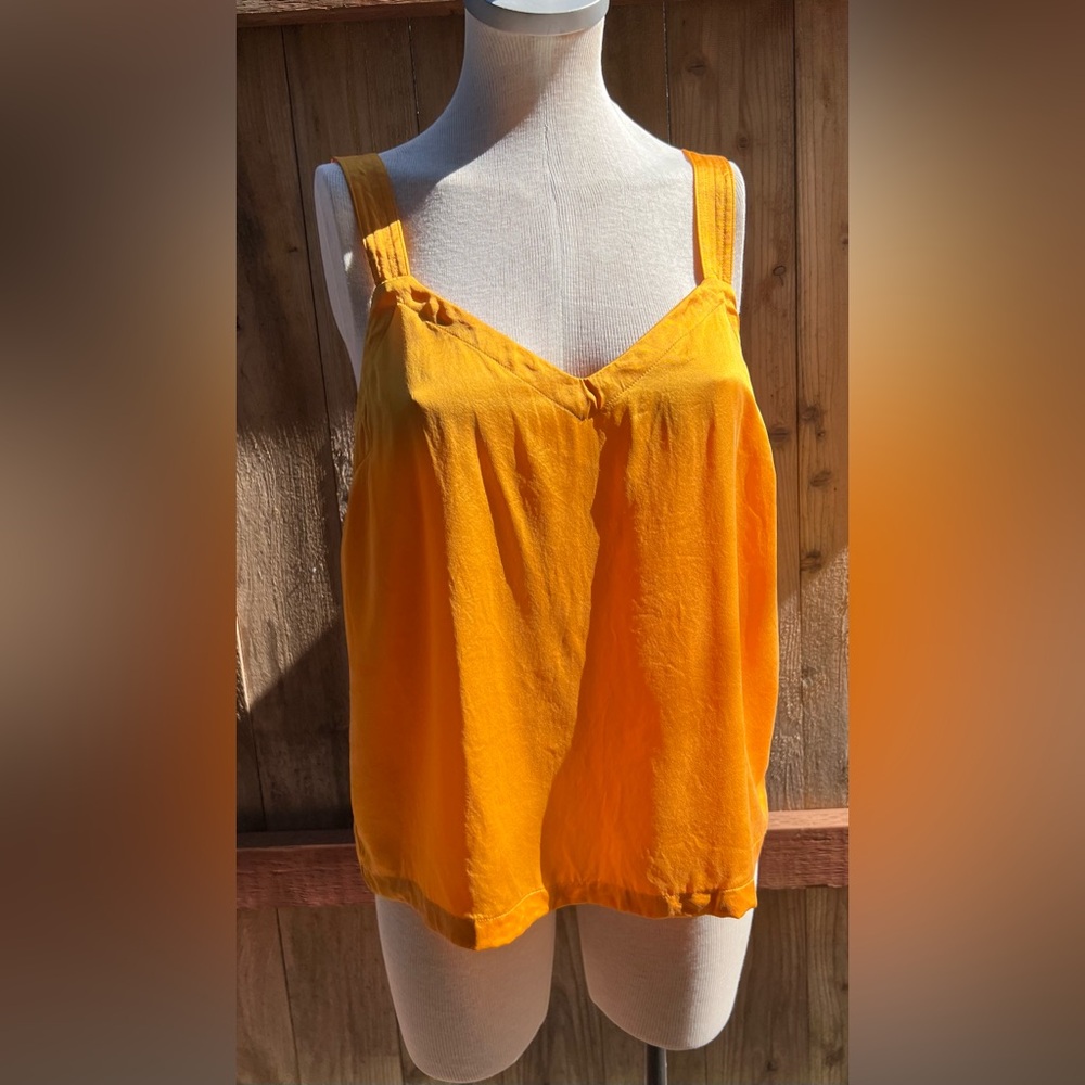 Floreat. Gold. Size M.